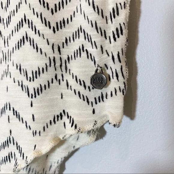 Vero Moda | Light-Weight Pattern T-Shirt - Picture 2 of 5